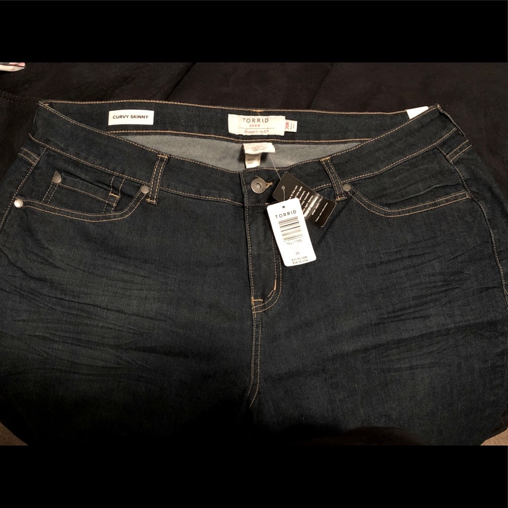 NWT Torrid dark wash curvy skinny jeans